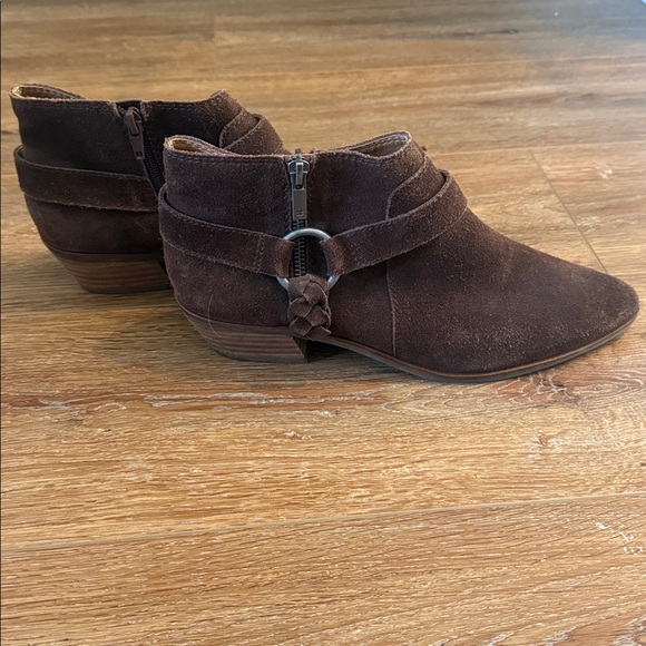 Lucky Brand Women’s Dark Brown Ankle Booties 9.5 in Excellent Condition - Picture 1 of 10